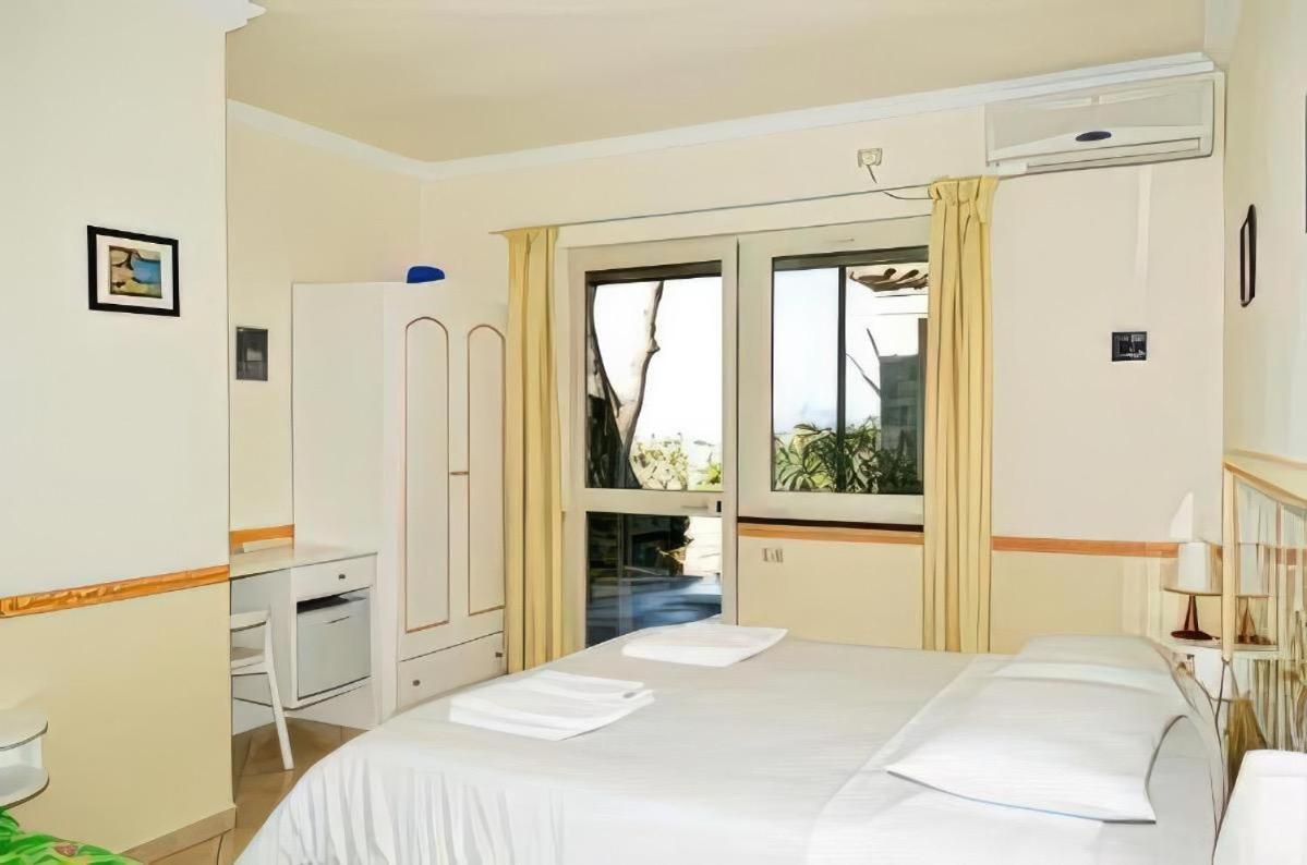 Le Ginestre Di Capri Bb & Holiday House Anacapri  Exteriör bild