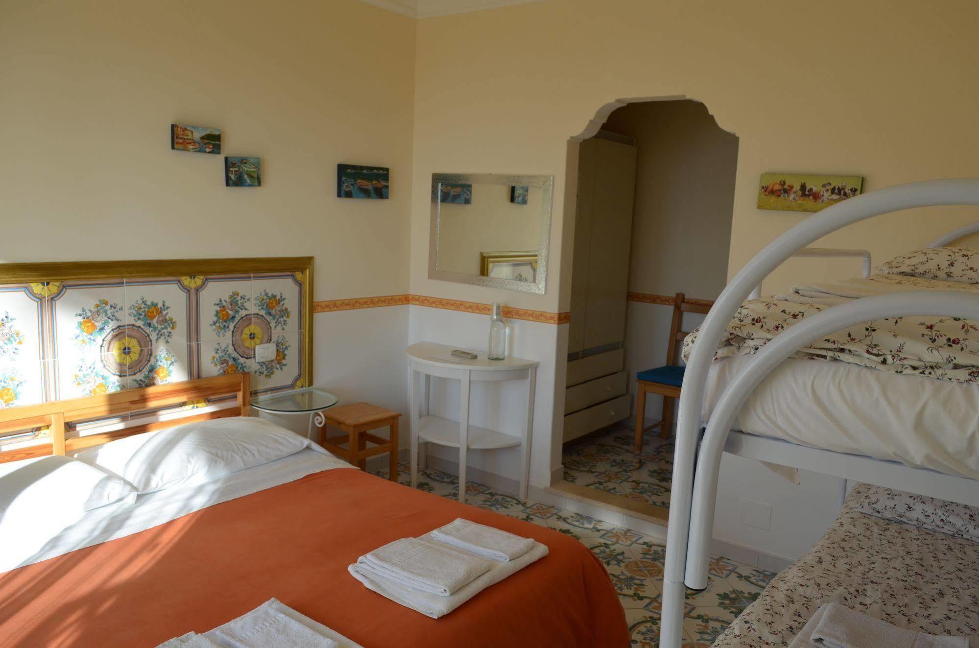 Le Ginestre Di Capri Bb & Holiday House Anacapri  Exteriör bild